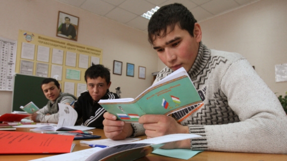 В СНГ появятся заочные русские школы. Их выпускники будут получать российский аттестат о среднем образовании