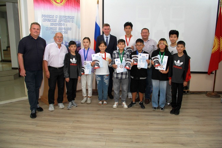 В Русском доме в Бишкеке состоялся турнир по шахматам, определились участники VI Всемирных игр юных соотечественников