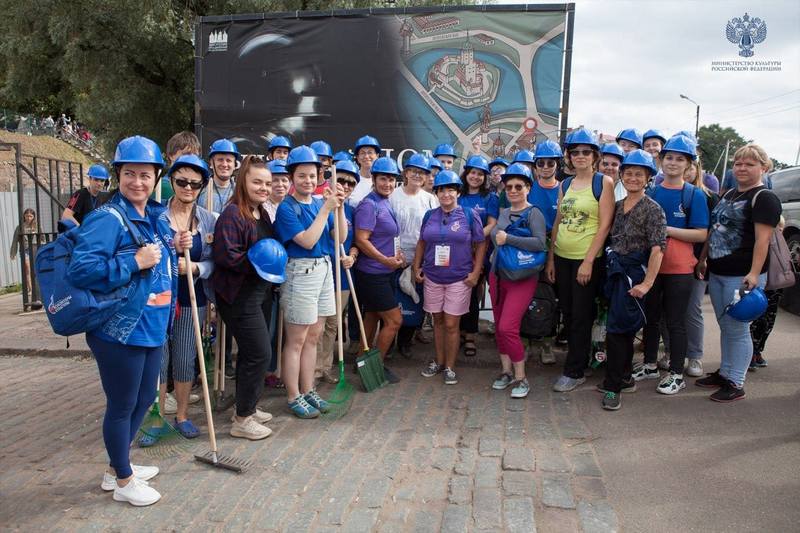 200 добровольцев из России и зарубежья участвуют в международном лагере «Волонтеров культуры»