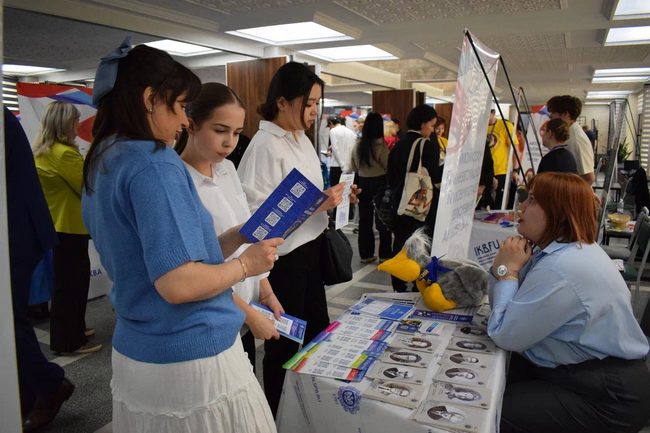 Образование без границ: в Кыргызстане проходит выставка «Образование в России - 2026»